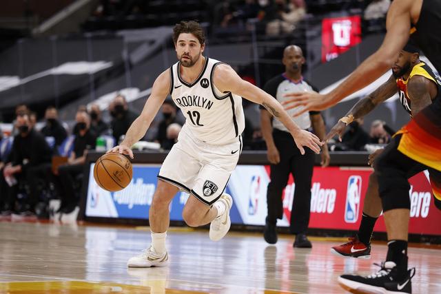 恩比德被驱逐76人险胜马刺 热火胜篮网止3连败