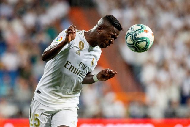 林加德社媒晒怀抱女儿照片：节日快乐